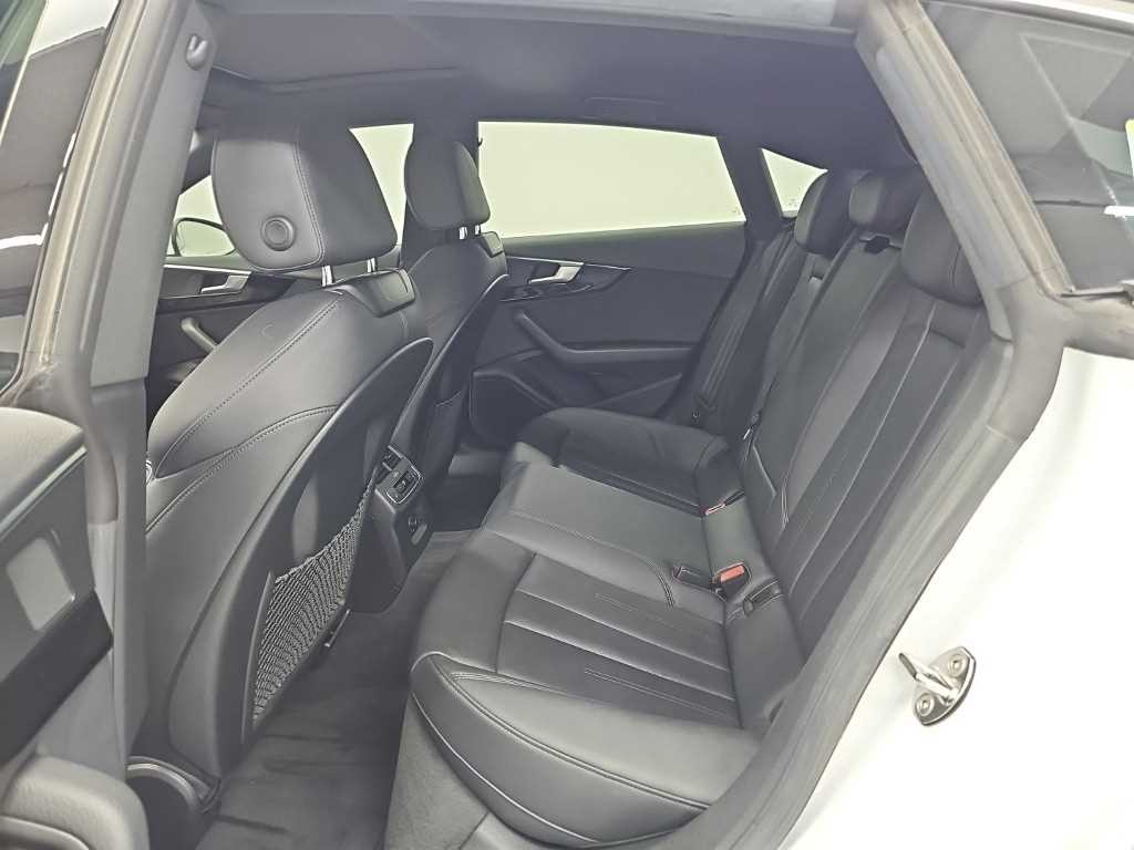 아우디 A5 A5 (F5) 45 TFSI 콰트로 프리미엄 스포트백 이미지 12