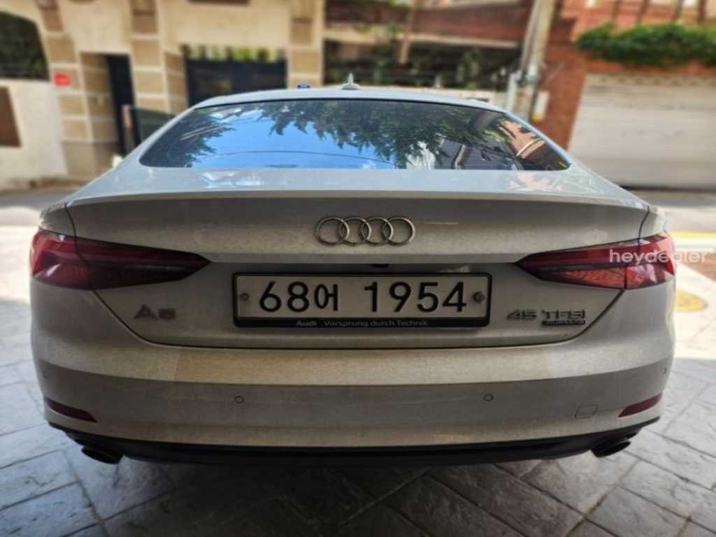 아우디 A5 A5 (F5) 45 TFSI 콰트로 프리미엄 스포트백 이미지 3
