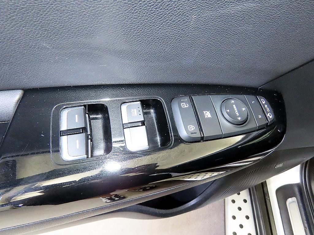 기아 스포티지 스포티지 더 볼드 2.0 가솔린 2WD 시그니처 그래비티 이미지 13