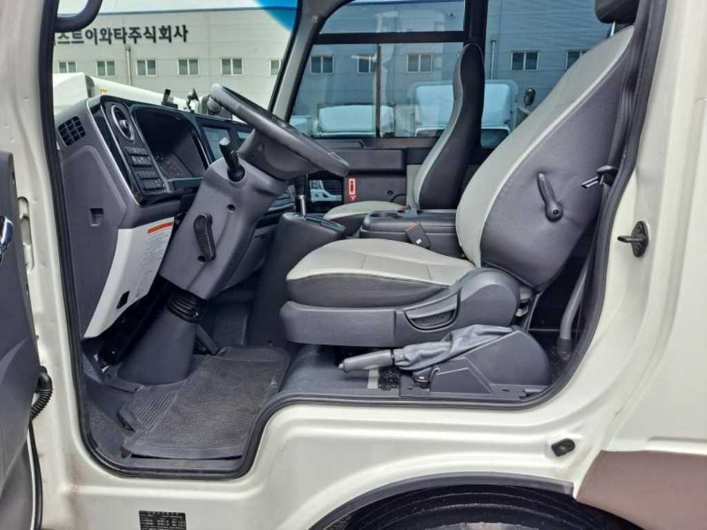 중대형버스 소형현대버스 카운티 뉴 브리즈 자가용 초장축 25인승 골드 이미지 11