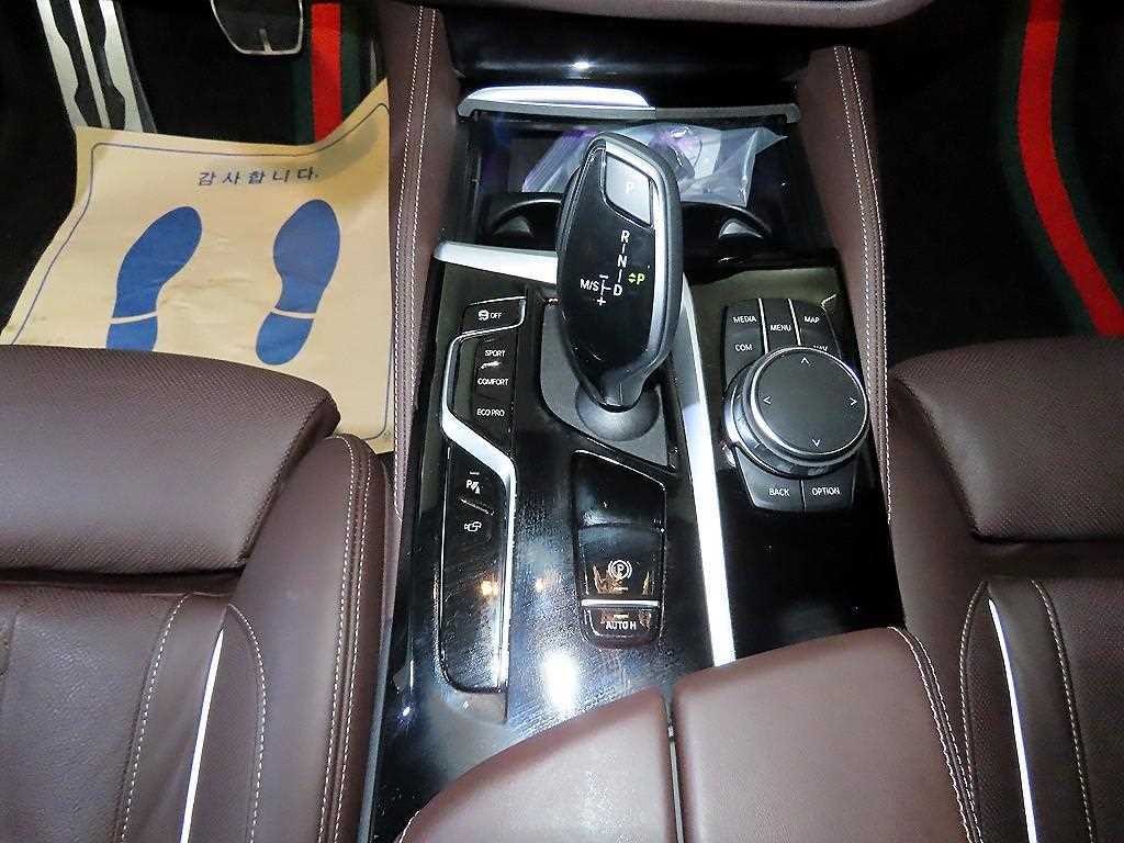 BMW 5시리즈 5시리즈 (G30) 530i xDrive M 스포츠 이미지 12