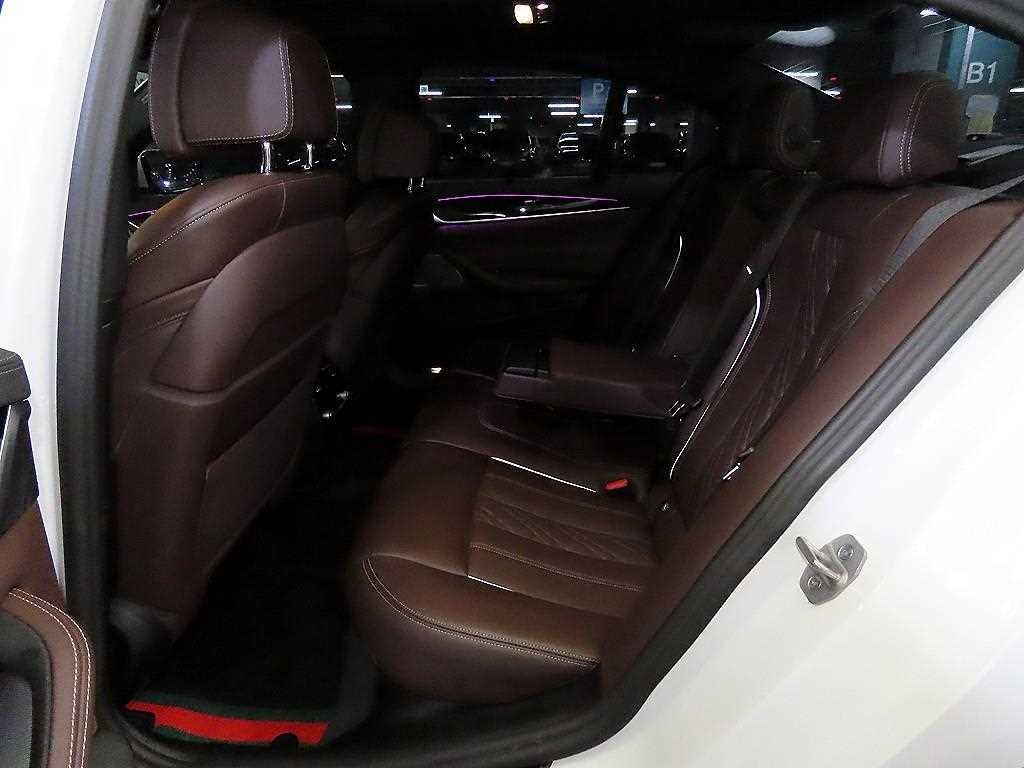 BMW 5시리즈 5시리즈 (G30) 530i xDrive M 스포츠 이미지 7