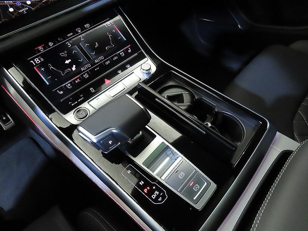 아우디 Q8 55 TFSI 콰트로 프리미엄 이미지 12