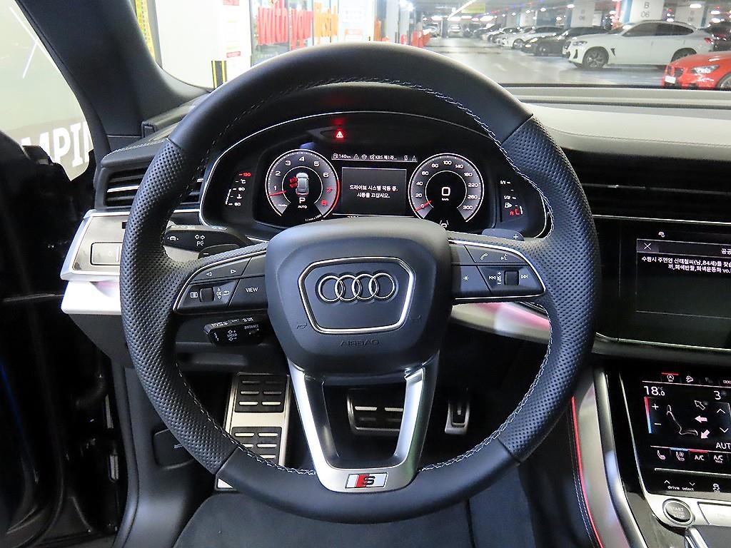 아우디 Q8 55 TFSI 콰트로 프리미엄 이미지 8