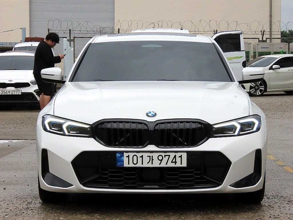 BMW 3시리즈 3시리즈 (G20) 320i M 스포츠 이미지 1