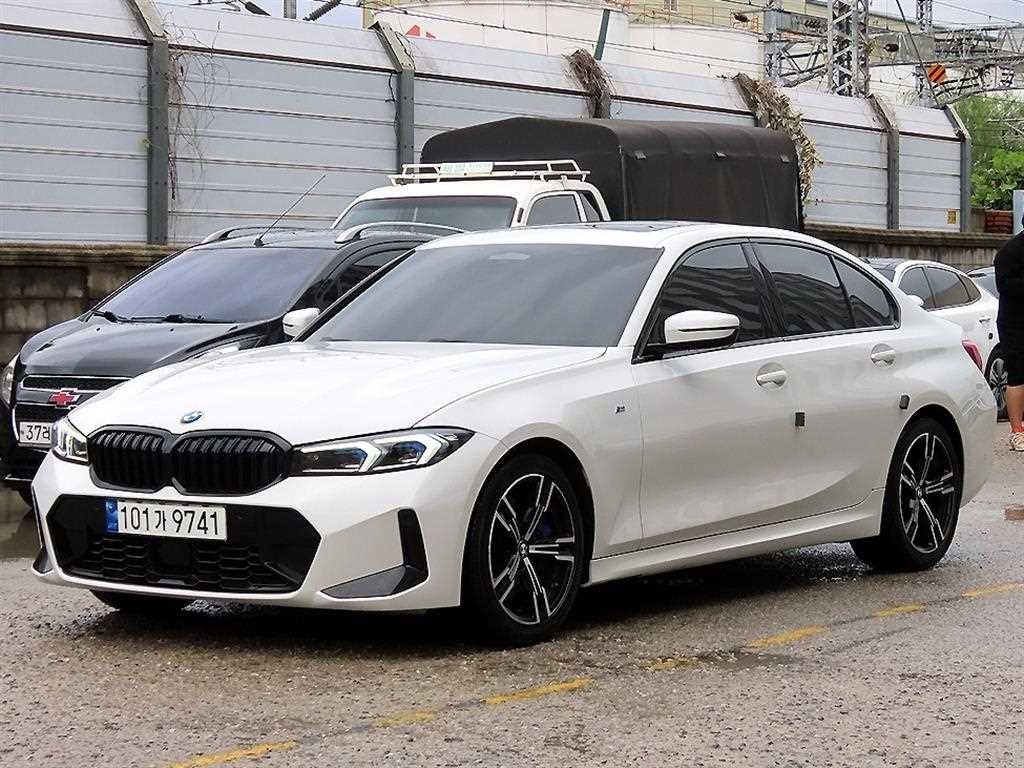 BMW 3시리즈 3시리즈 (G20) 320i M 스포츠 이미지 2