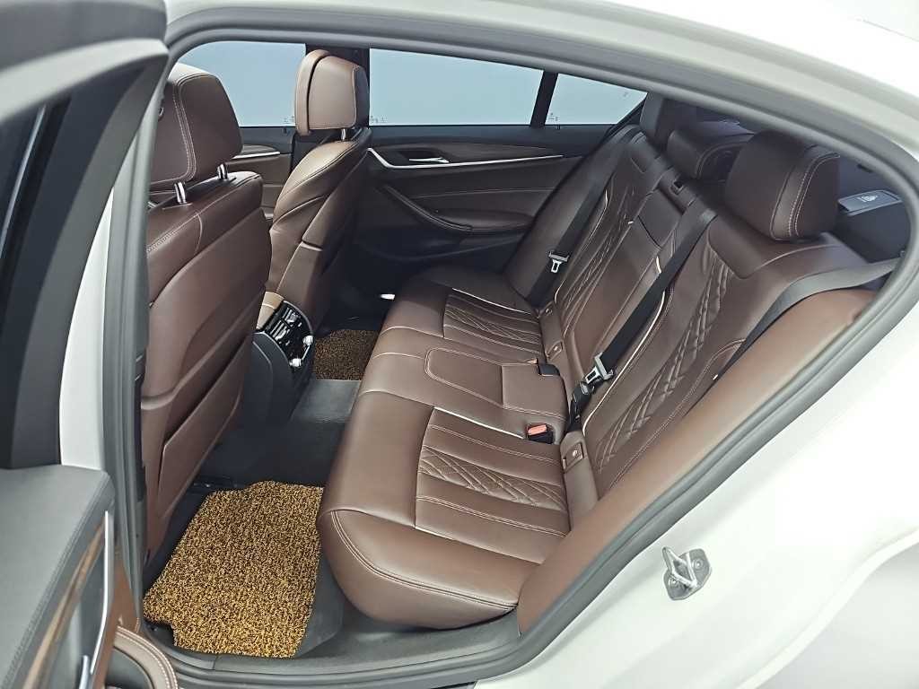 BMW 5시리즈 5시리즈 (G30) 520d M 스포츠 플러스 이미지 12