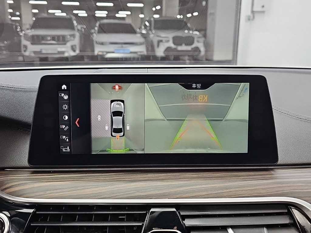 BMW 5시리즈 5시리즈 (G30) 520d M 스포츠 플러스 이미지 16