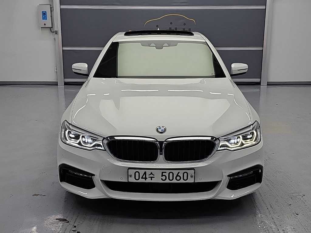 BMW 5시리즈 5시리즈 (G30) 520d M 스포츠 플러스 이미지 2