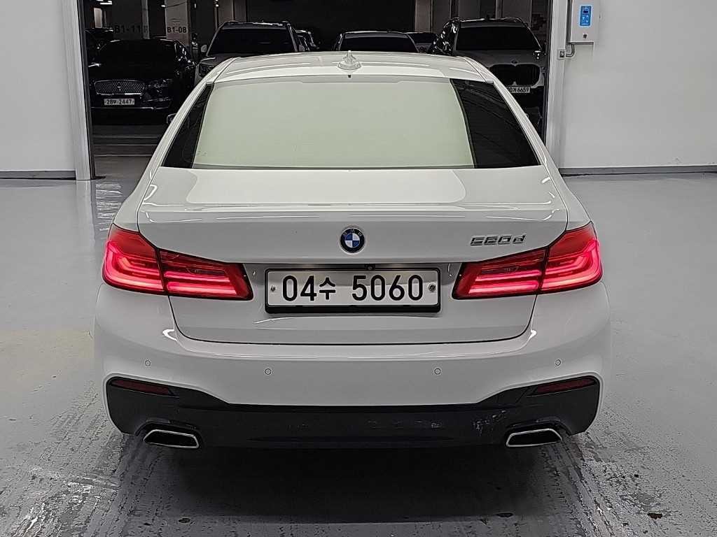 BMW 5시리즈 5시리즈 (G30) 520d M 스포츠 플러스 이미지 3