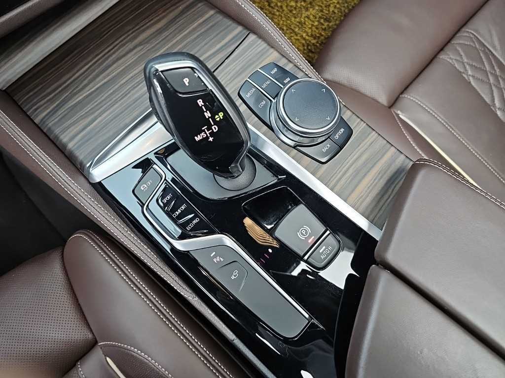 BMW 5시리즈 5시리즈 (G30) 520d M 스포츠 플러스 이미지 8