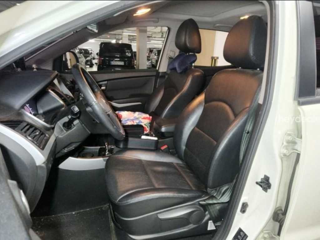 KG모빌리티(쌍용) 코란도 뉴코란도C 2WD 2.0 RX 최고급형 이미지 4