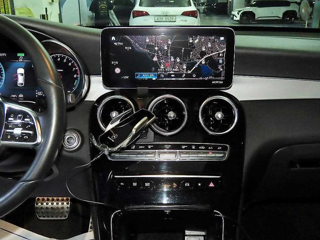 벤츠 GLC 클래스 GLC클래스 X253 GLC 300 e 4MATIC 쿠페 이미지 11