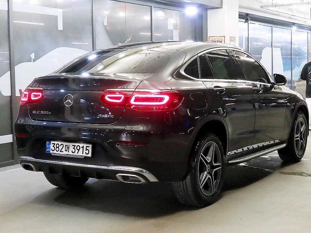 벤츠 GLC 클래스 GLC클래스 X253 GLC 300 e 4MATIC 쿠페 이미지 4