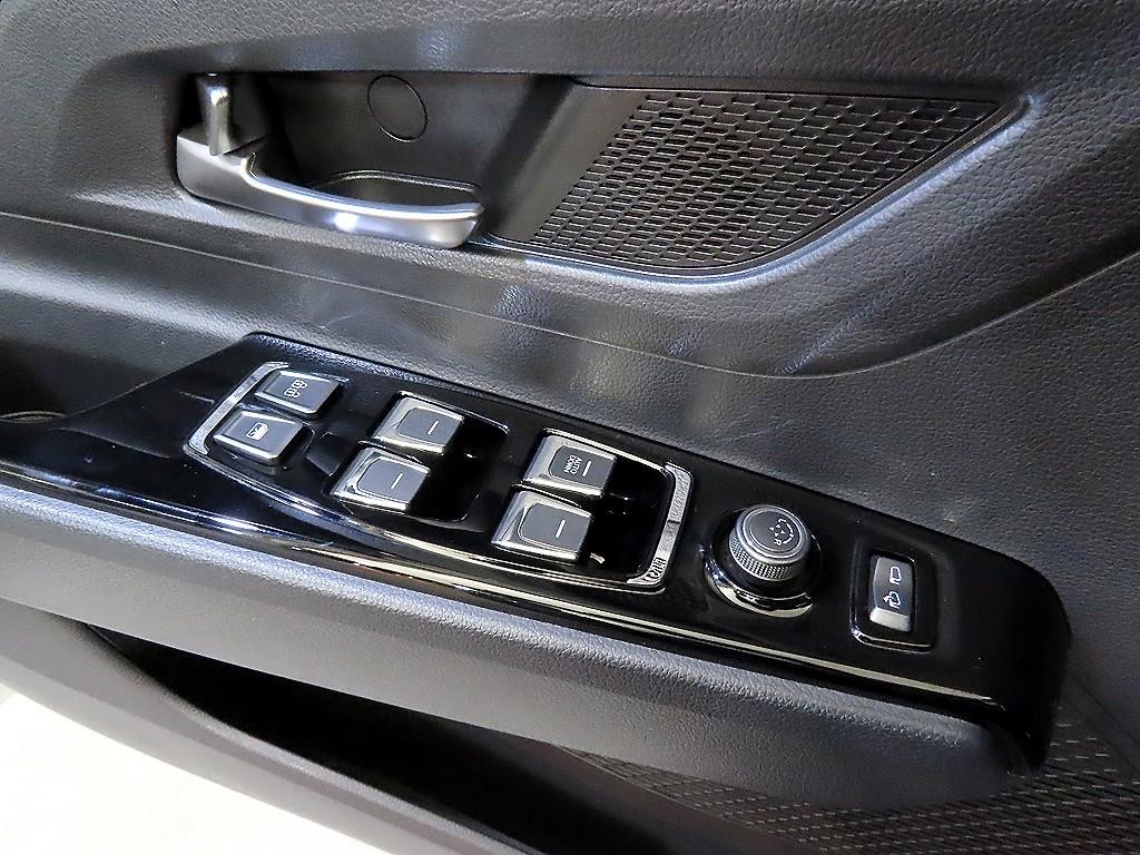 KG모빌리티(쌍용) 코란도 뷰티풀코란도 2WD 가솔린 1.5 C5 이미지 13