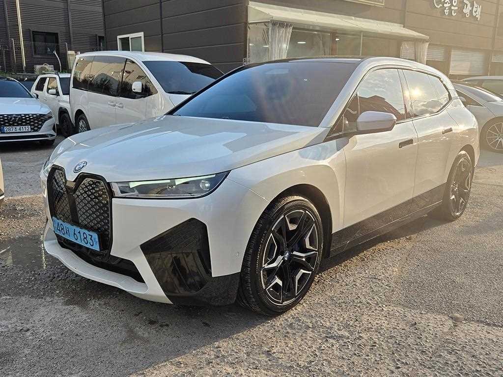 BMW iX xDrive 50 스포츠 플러스 이미지 2
