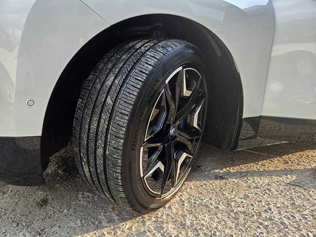 BMW iX xDrive 50 스포츠 플러스 이미지 20
