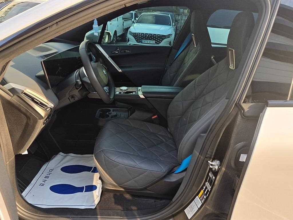 BMW iX xDrive 50 스포츠 플러스 이미지 5