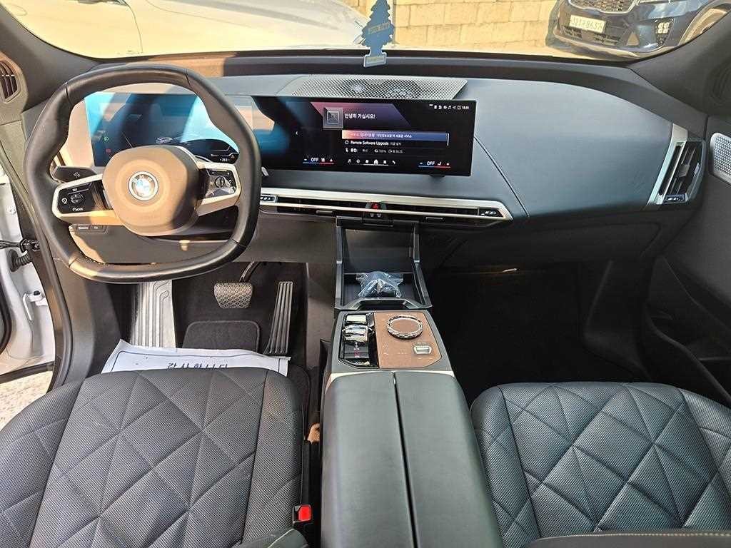 BMW iX xDrive 50 스포츠 플러스 이미지 9