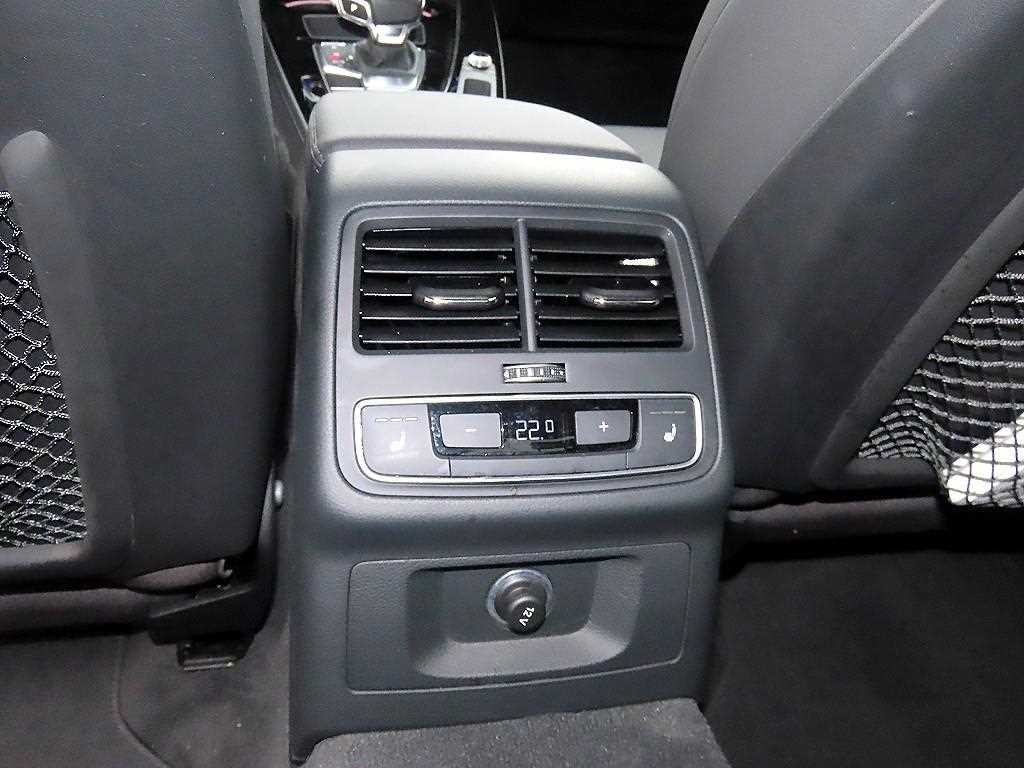 아우디 A4 A4 (B9) 40 TFSI 프리미엄 이미지 17