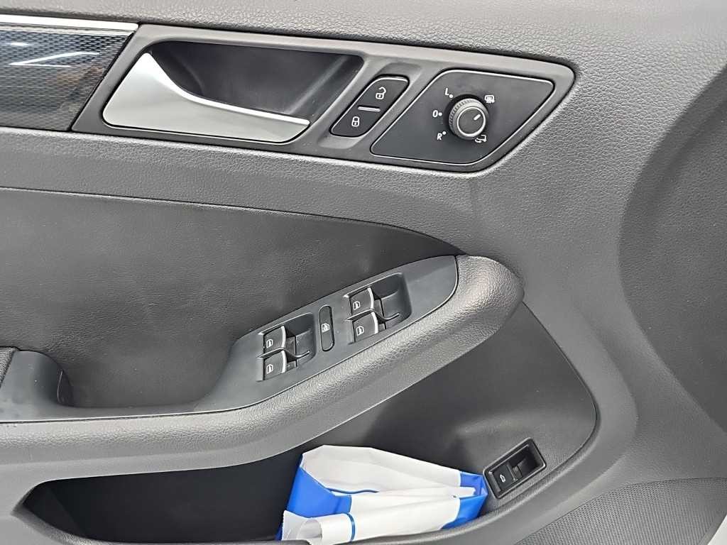 폭스바겐 제타 뉴 제타 2.0 TDI 블루모션 프리미엄 이미지 16