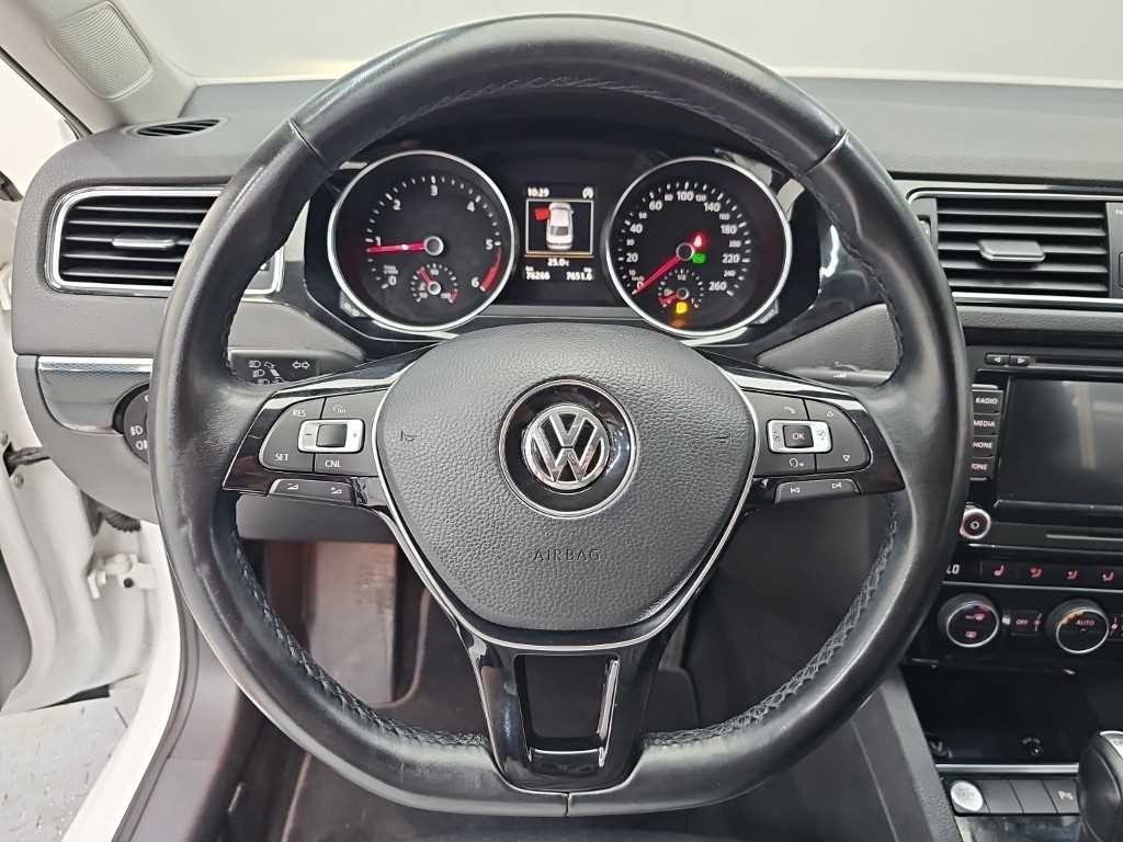 폭스바겐 제타 뉴 제타 2.0 TDI 블루모션 프리미엄 이미지 9