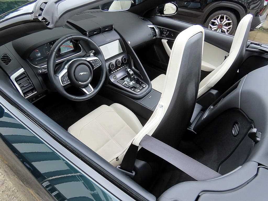 재규어 F-TYPE P300 컨버터블 이미지 10
