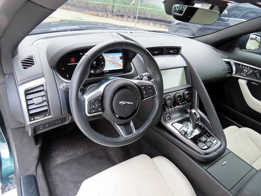 재규어 F-TYPE P300 컨버터블 이미지 11