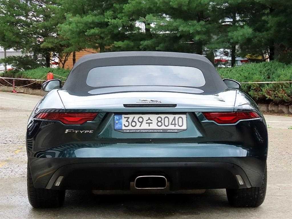 재규어 F-TYPE P300 컨버터블 이미지 4