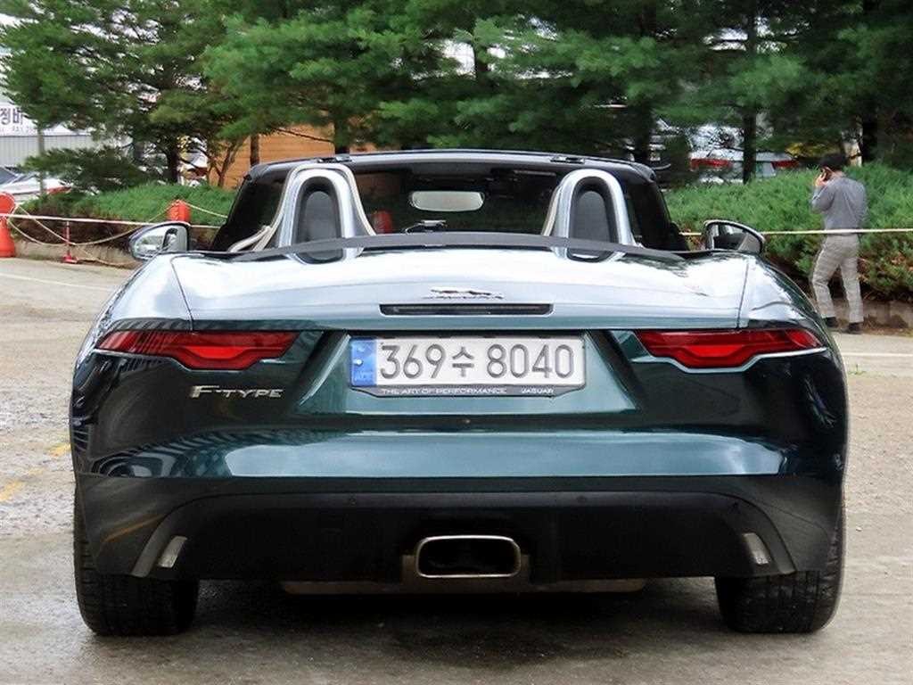 재규어 F-TYPE P300 컨버터블 이미지 8