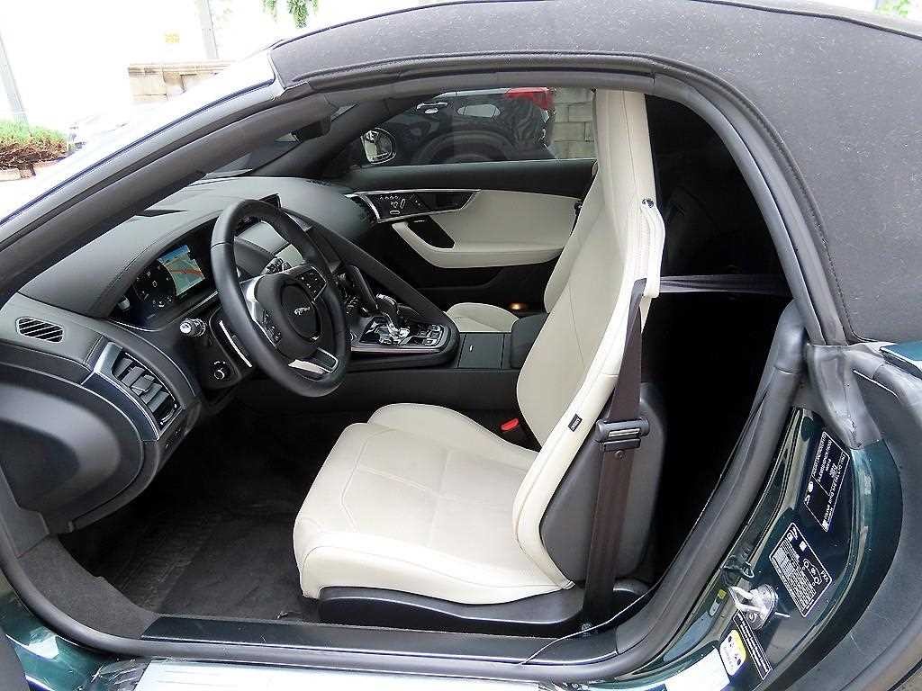 재규어 F-TYPE P300 컨버터블 이미지 9