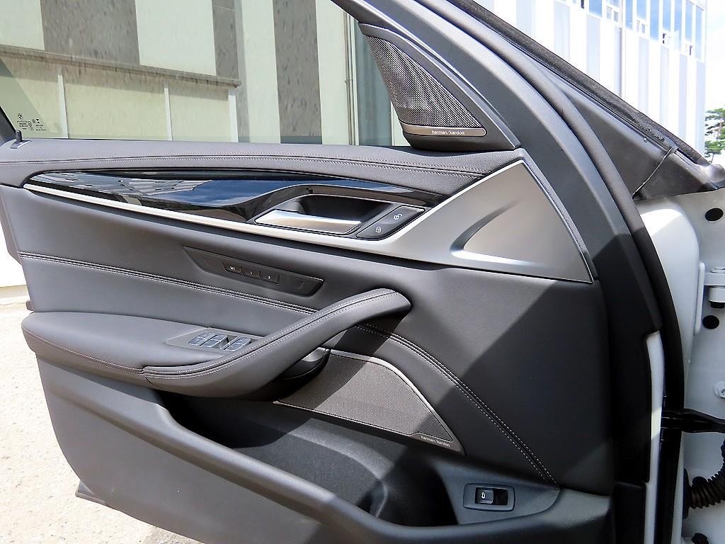 BMW 5시리즈 5시리즈 (G30) 530i M 스포츠 이미지 12