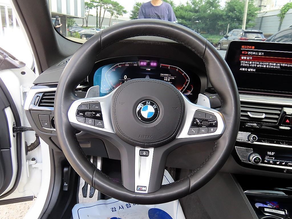 BMW 5시리즈 5시리즈 (G30) 530i M 스포츠 이미지 8