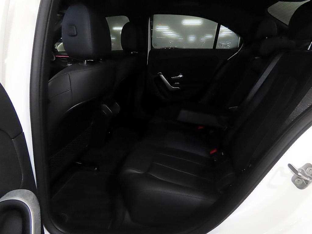 벤츠 A 클래스 A클래스 W177 A220 세단 이미지 7