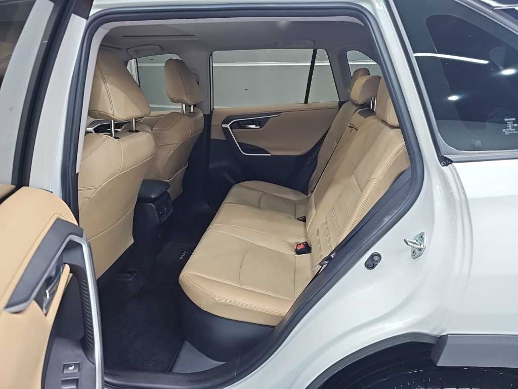 토요타 라브4 RAV4(5세대) 2.5 4WD 하이브리드 이미지 12