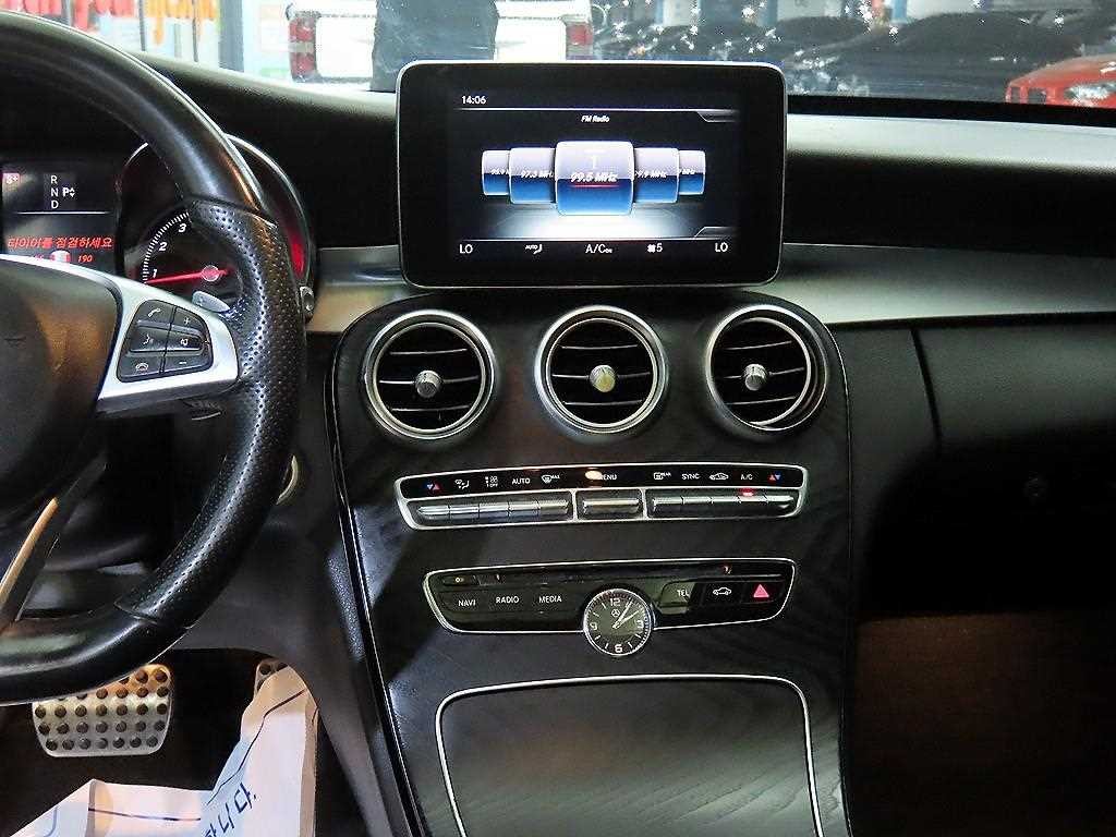 벤츠 C 클래스 C클래스 W205 C200 AMG LINE 이미지 11