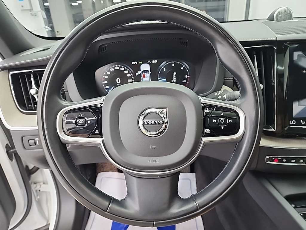볼보 XC60 XC60(2세대) D5 AWD 인스크립션 이미지 9