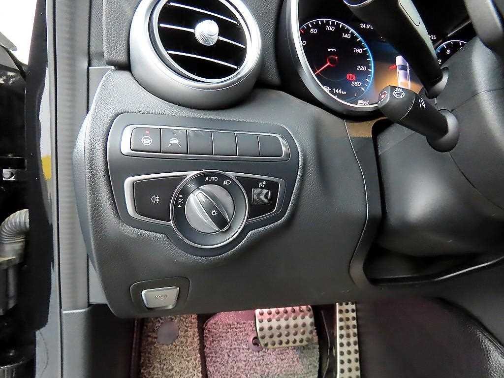 벤츠 C 클래스 C클래스 W205 C200 AMG LINE 이미지 12