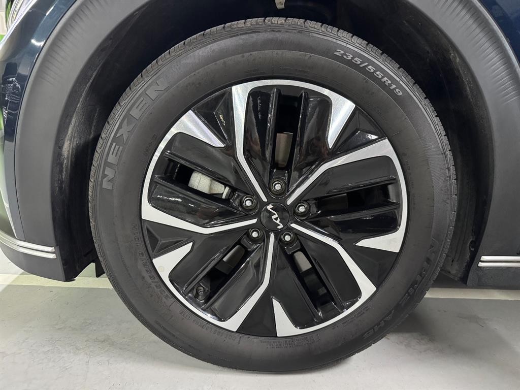 기아 EV6 스탠다드 AWD 에어 이미지 18