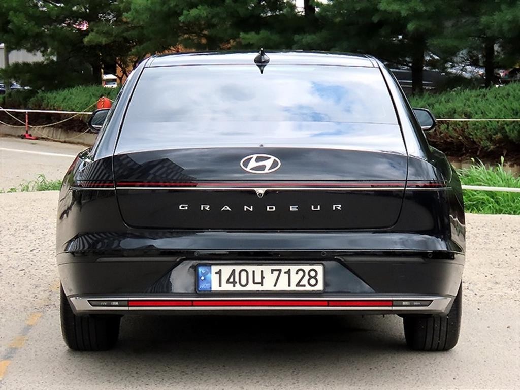 현대 그랜저 그랜저 (GN7) 가솔린 2.5 2WD 익스클루시브 이미지 4