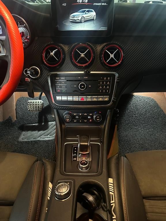벤츠 A 클래스 A클래스 W176 A45 AMG 4MATIC 이미지 15