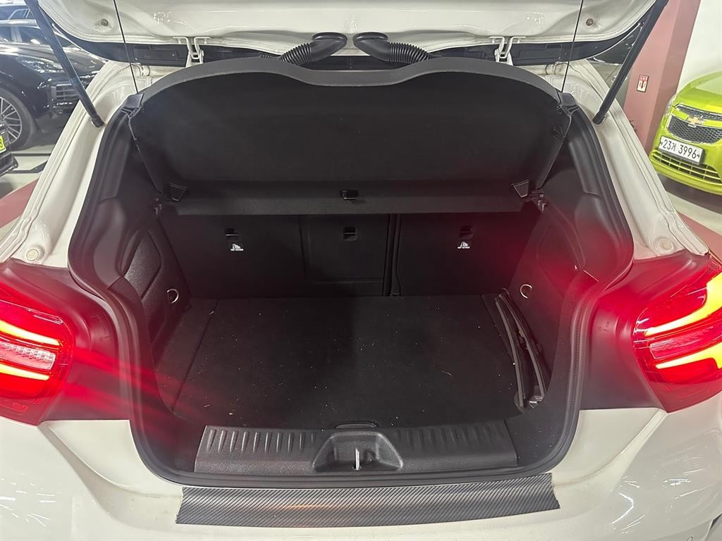 벤츠 A 클래스 A클래스 W176 A45 AMG 4MATIC 이미지 17