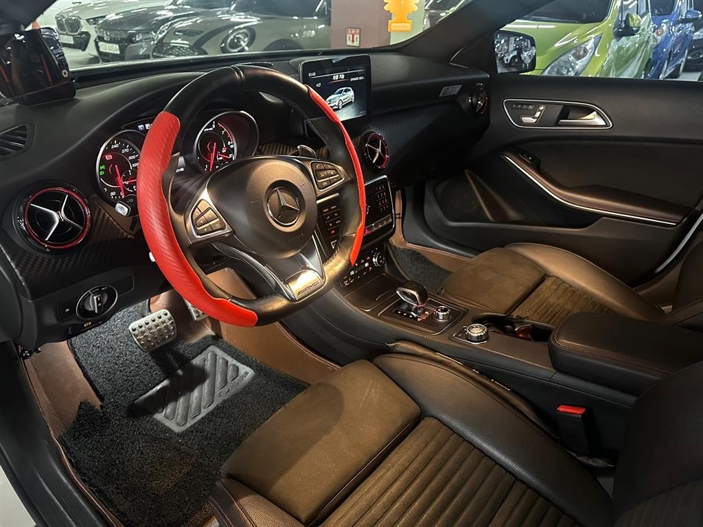 벤츠 A 클래스 A클래스 W176 A45 AMG 4MATIC 이미지 18
