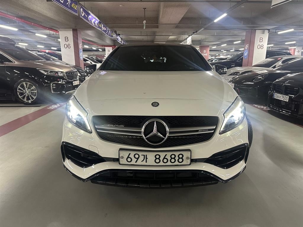 벤츠 A 클래스 A클래스 W176 A45 AMG 4MATIC 이미지 3