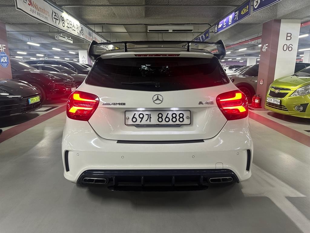 벤츠 A 클래스 A클래스 W176 A45 AMG 4MATIC 이미지 4