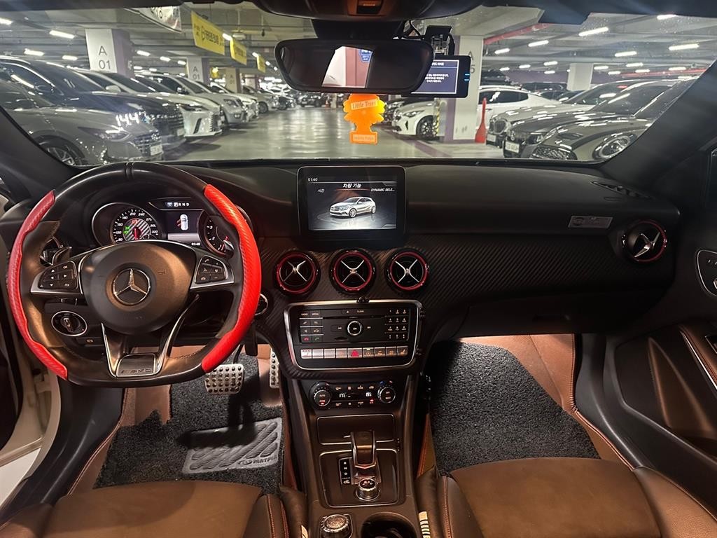 벤츠 A 클래스 A클래스 W176 A45 AMG 4MATIC 이미지 5