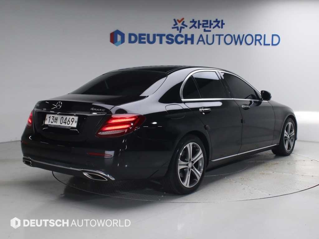 벤츠 E 클래스 E-클래스 W213 E300 아방가르드 이미지 2