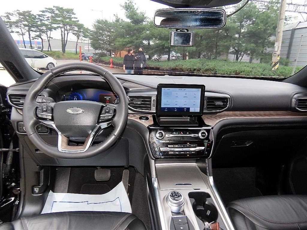 포드 익스플로러 익스플로러 6세대 3.0 AWD 플래티넘 이미지 7