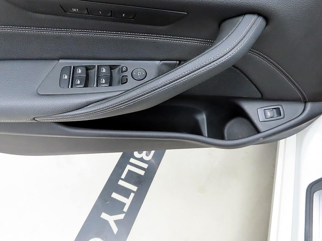 BMW 5시리즈 5시리즈 (G30) 520d 럭셔리 스페셜 에디션 이미지 11