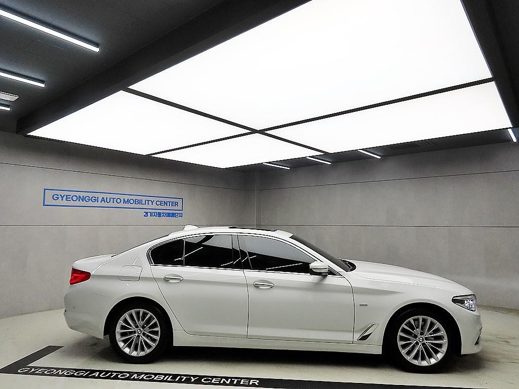 BMW 5시리즈 5시리즈 (G30) 520d 럭셔리 스페셜 에디션 이미지 2
